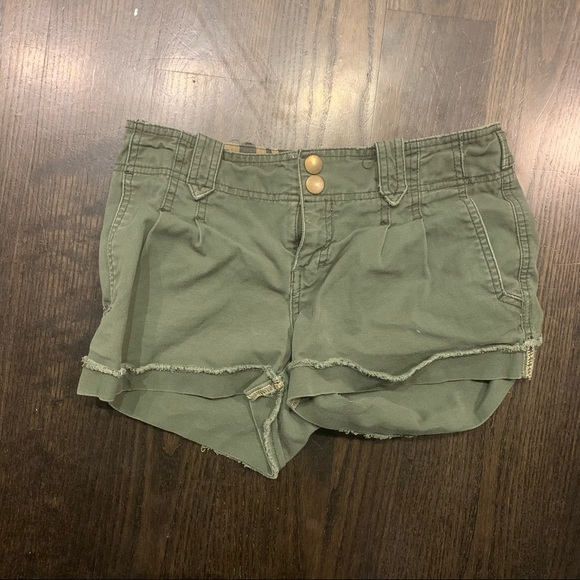 Aritzia Talula Shorts - Picture 1 of 4
